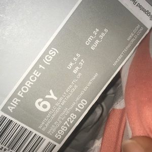 Air Force 1 tennis shoes